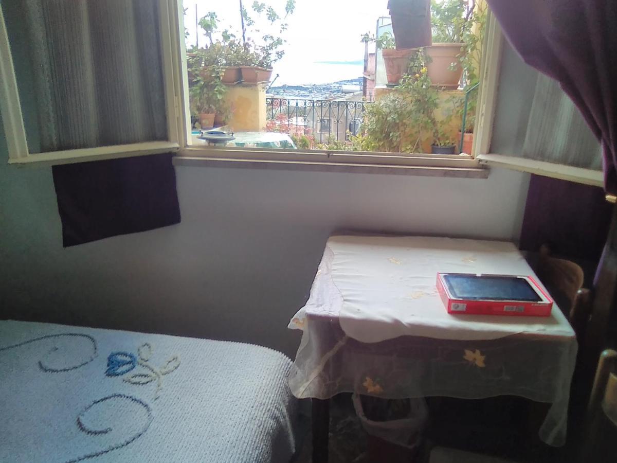 Room In Guest Room - Single Room With Shared Bathroom Таормина Екстериор снимка