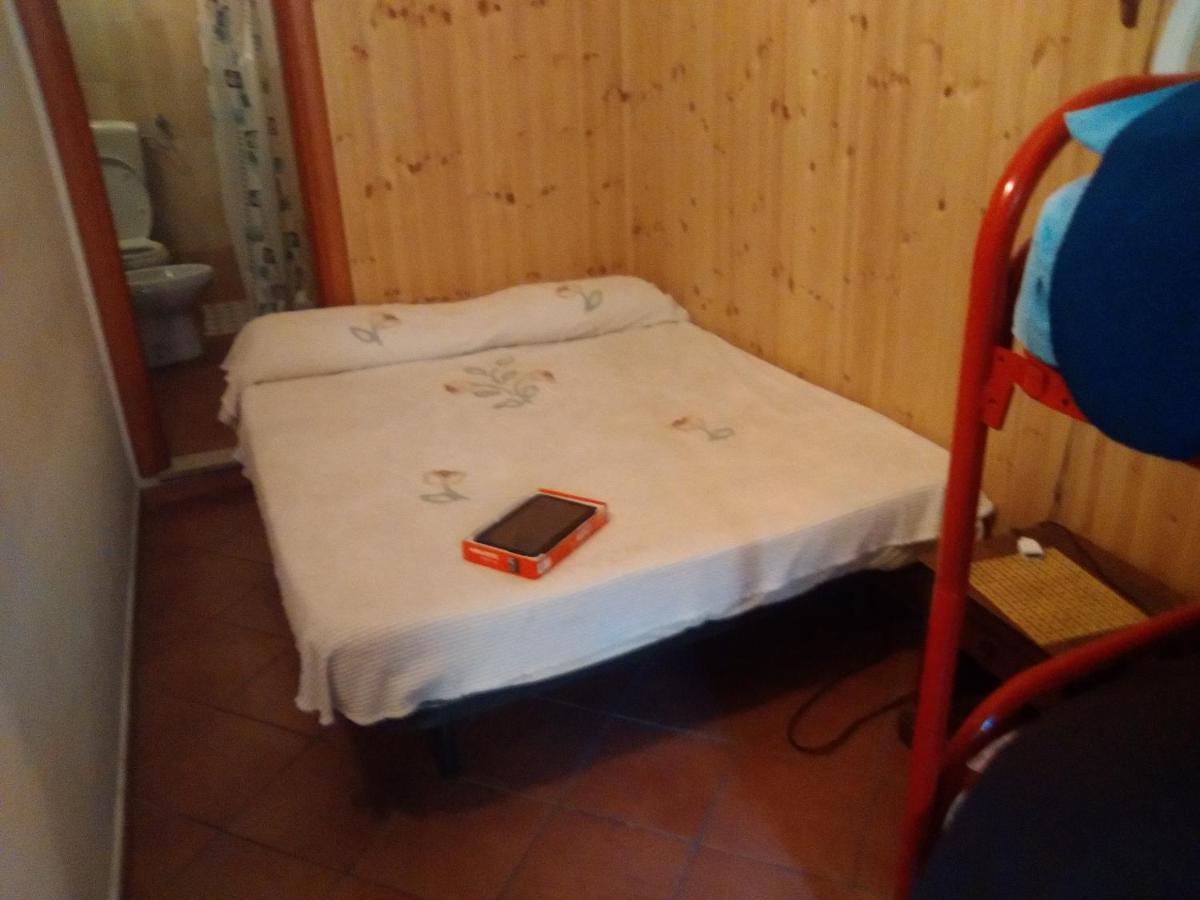 Room In Guest Room - Single Room With Shared Bathroom Таормина Екстериор снимка